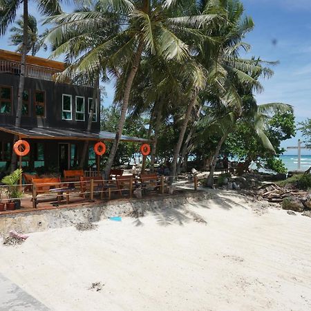 L Cafe Restobar & Lyn'S Guest House San Juan  Exterior photo