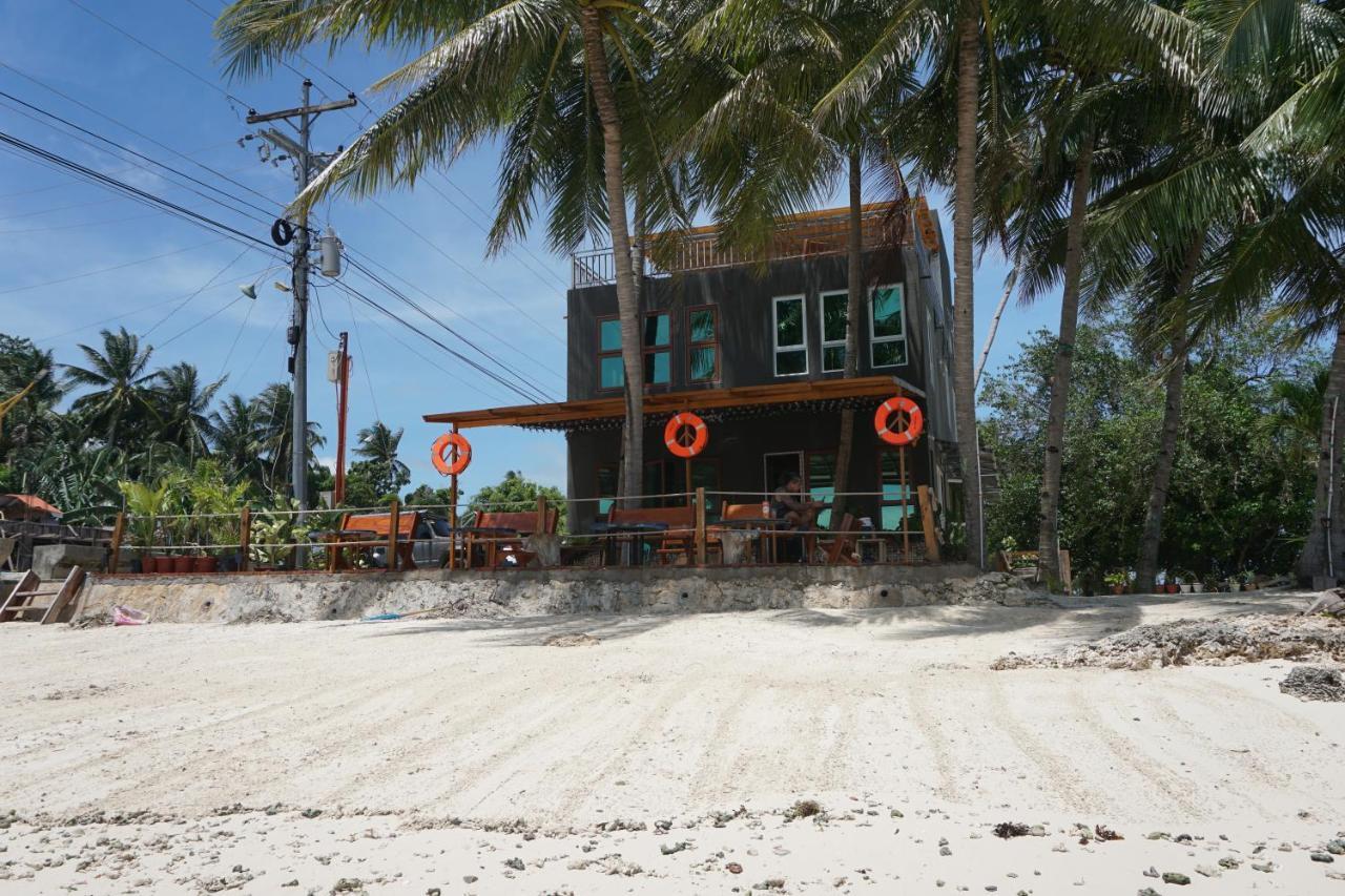 L Cafe Restobar & Lyn'S Guest House San Juan  Exterior photo