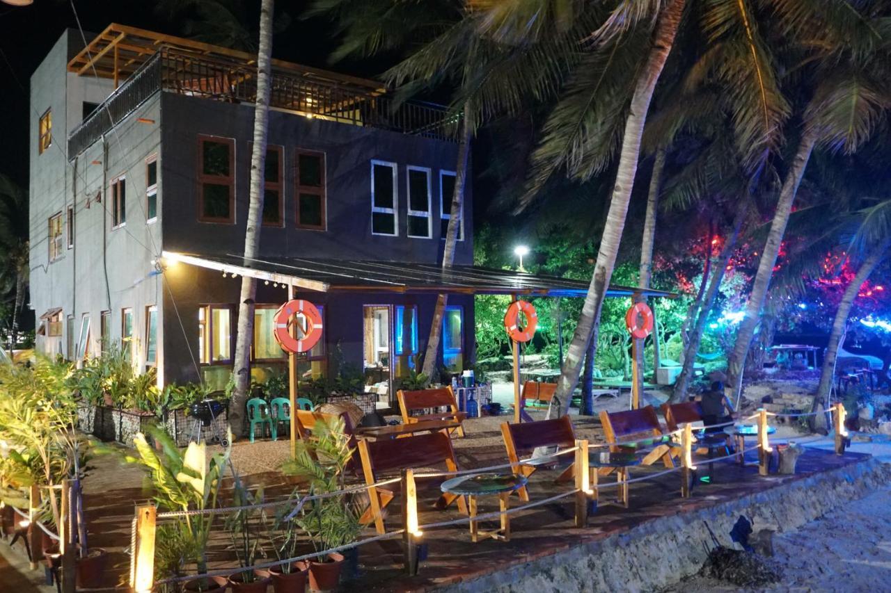 L Cafe Restobar & Lyn'S Guest House San Juan  Exterior photo