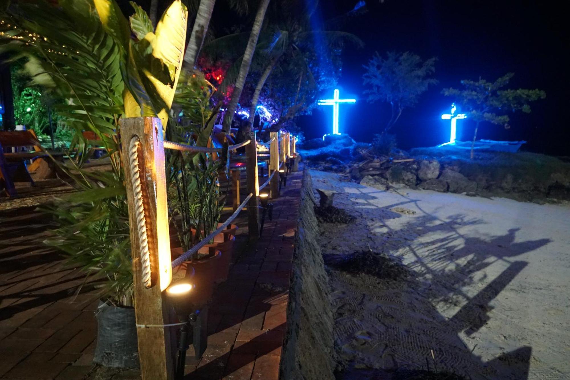 L Cafe Restobar & Lyn'S Guest House San Juan  Exterior photo