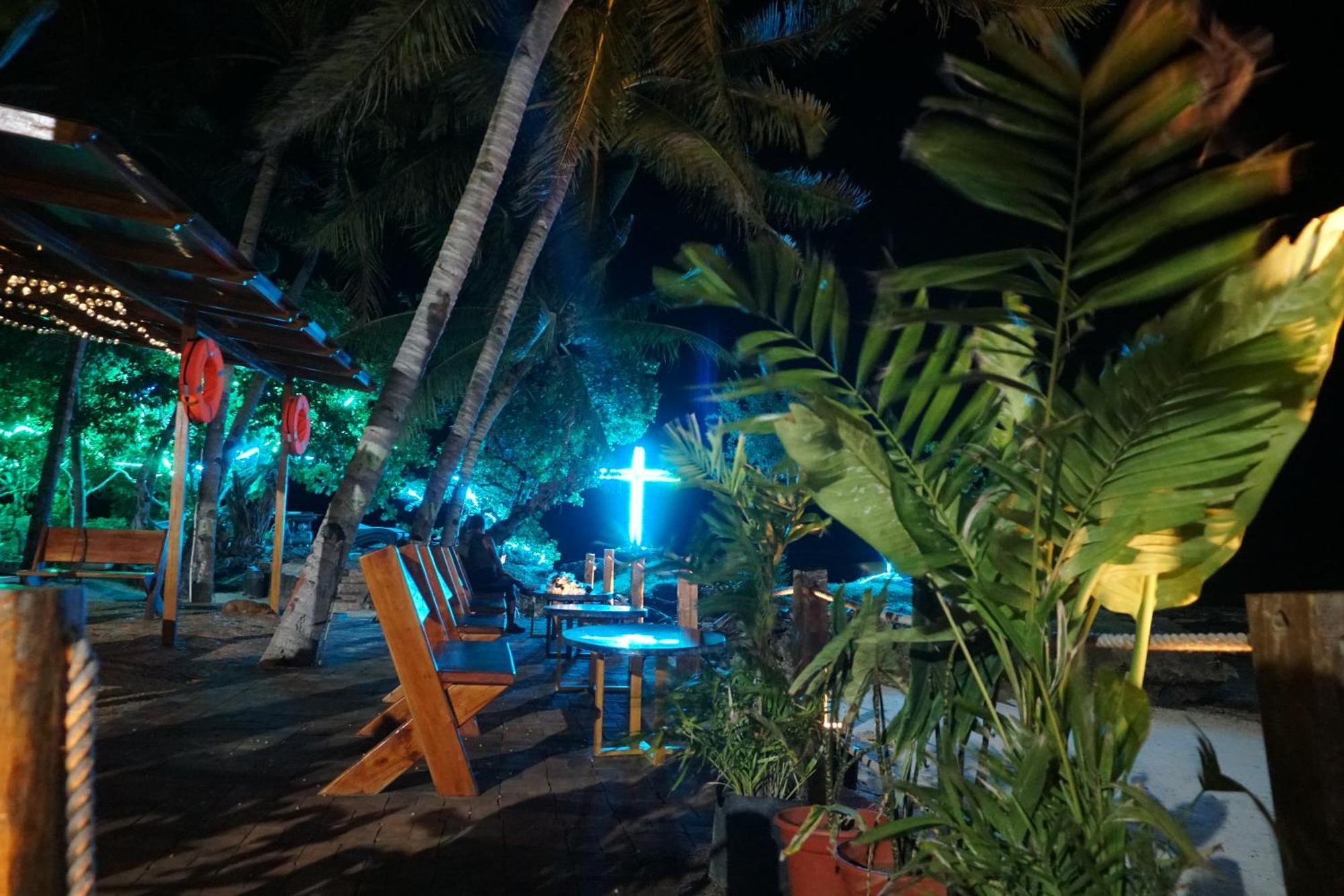 L Cafe Restobar & Lyn'S Guest House San Juan  Exterior photo