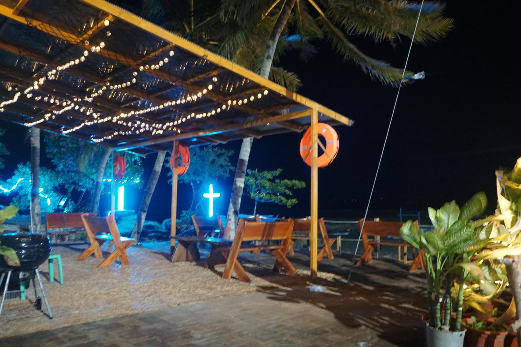 L Cafe Restobar & Lyn'S Guest House San Juan  Exterior photo