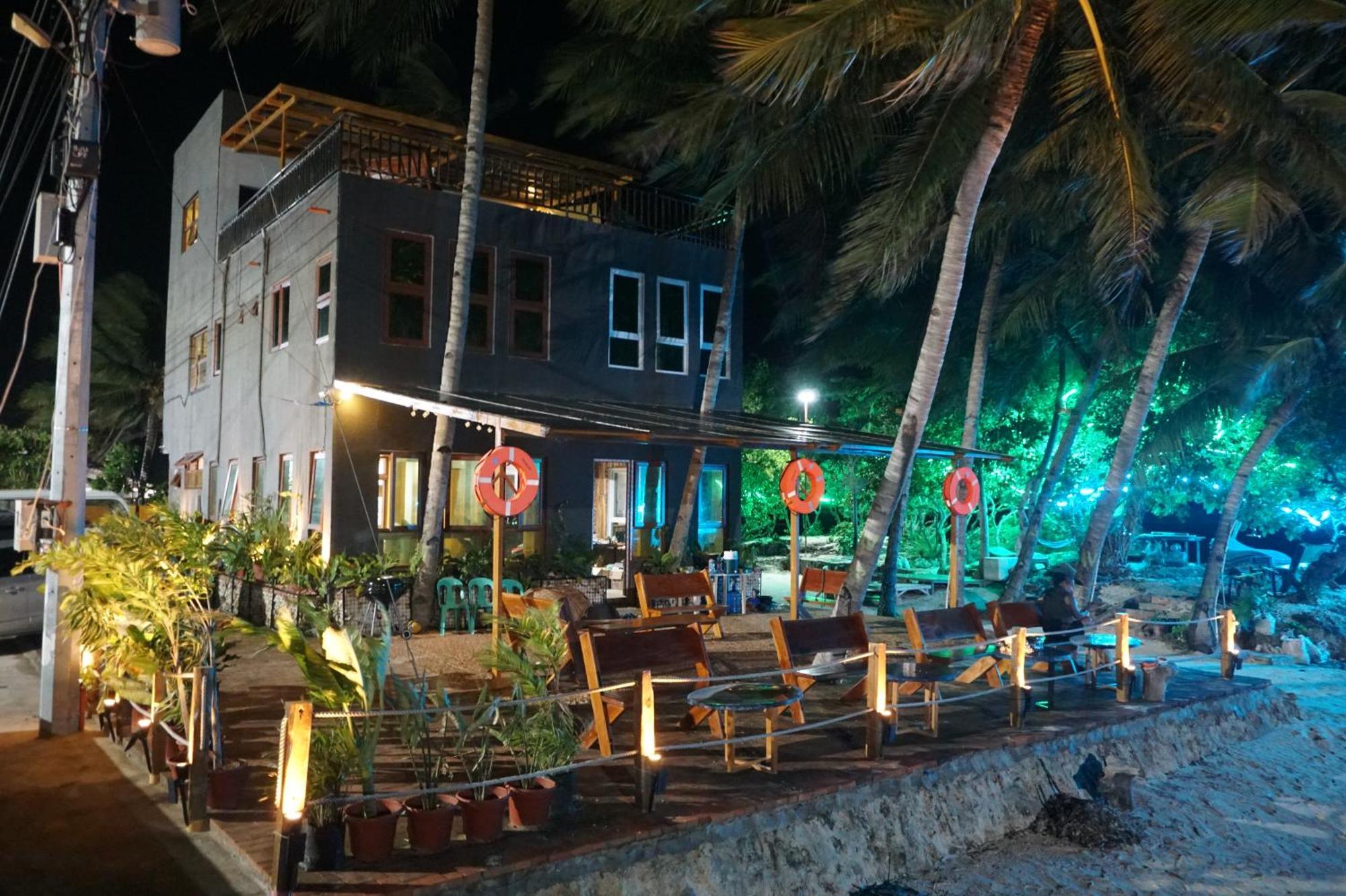 L Cafe Restobar & Lyn'S Guest House San Juan  Exterior photo